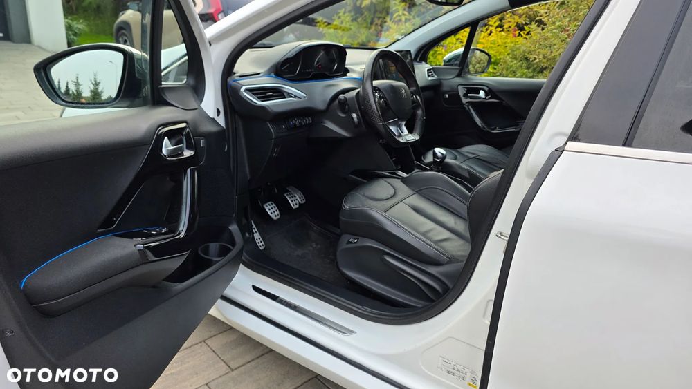 Peugeot 208 - 18