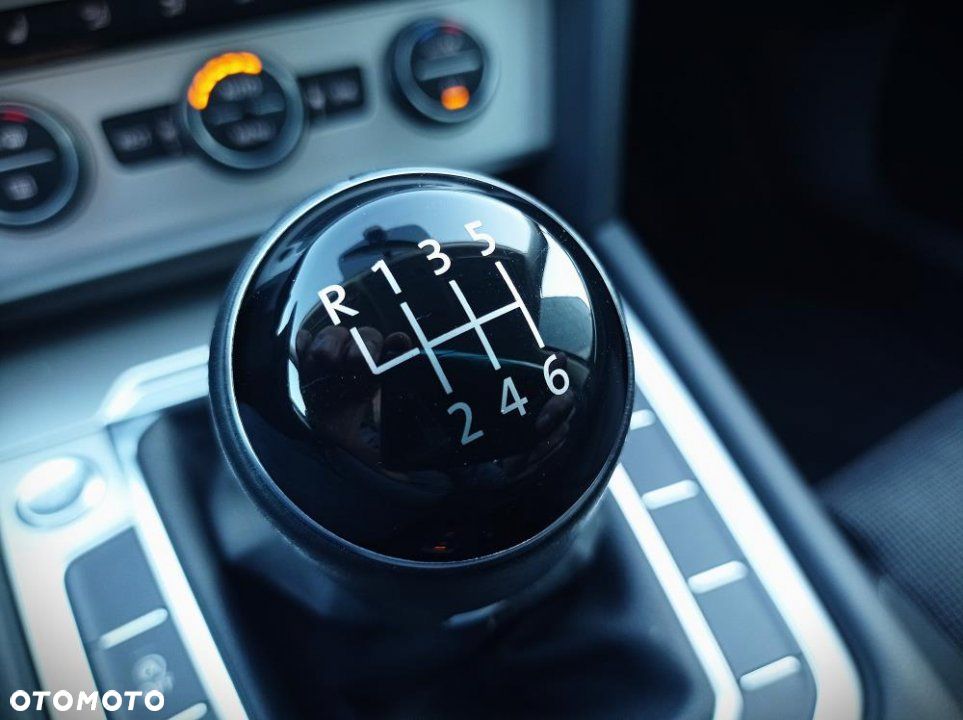 Volkswagen Passat - 34