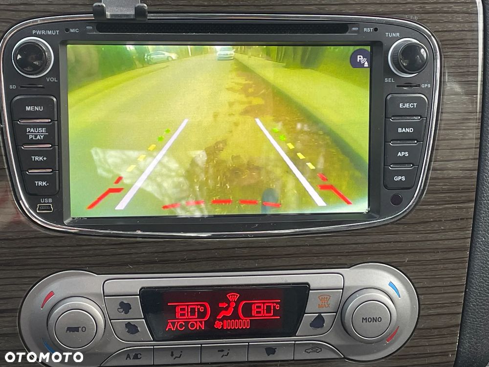 Ford Focus Ghia - 19