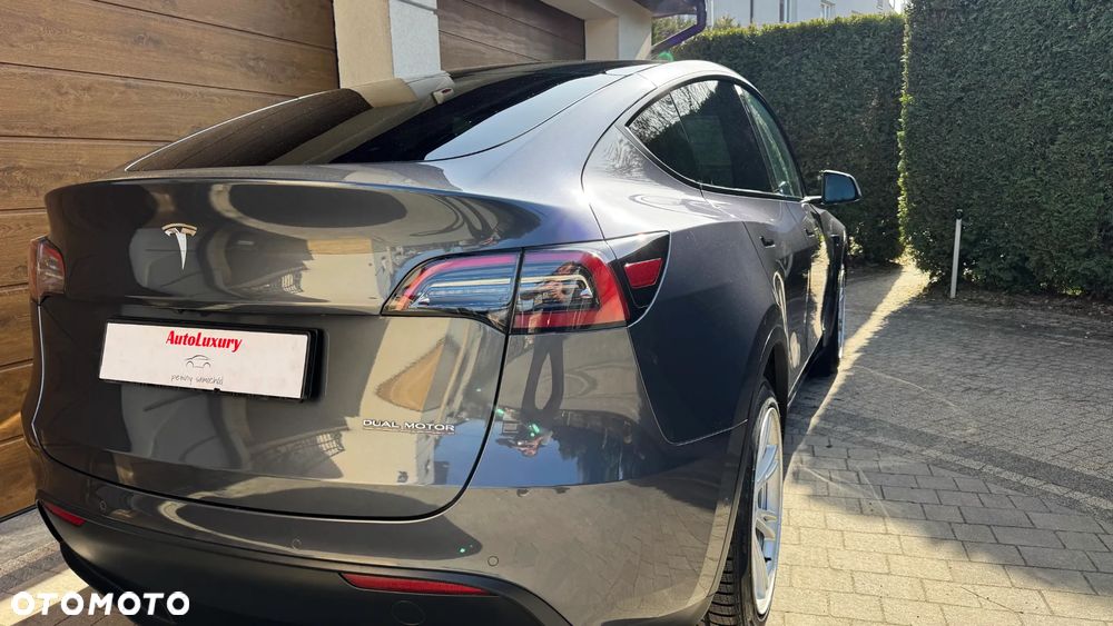 Tesla Y Long Range AWD - 12