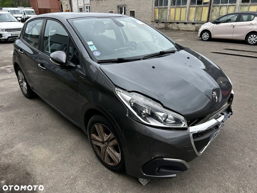 Peugeot 208 - 13
