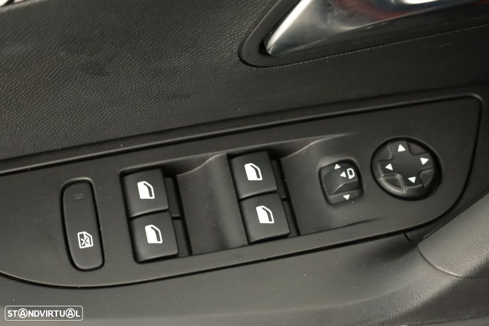 Peugeot 2008 1.2 PureTech Allure - 21