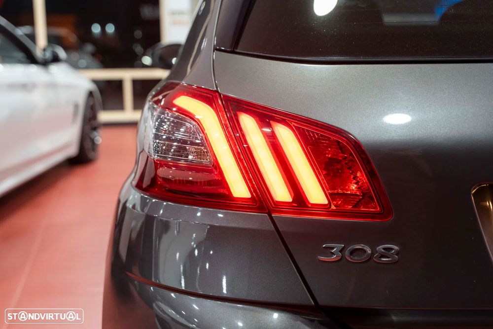 Peugeot 308 1.2 PureTech Style - 28
