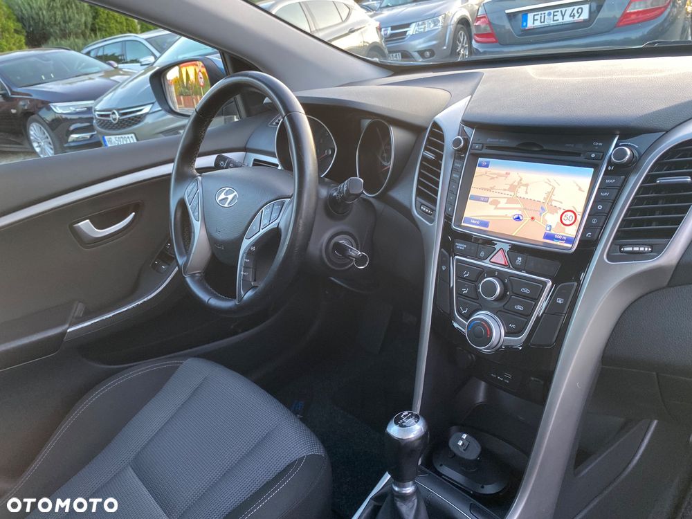 Hyundai i30 blue Kombi 1.4 YES Gold - 24