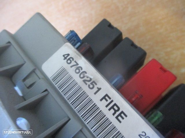 Caixa Fusiveis 46760251 FIAT PUNTO 188 2002 1.2I 0Cv 5P CINZA DELPHI FIAT PUNTO 2003 1.2 I 80CV 3P CINZA DELPHI  FIAT PUNTO 2001 1.2 60CV 5P AZUL DELPHI - 3
