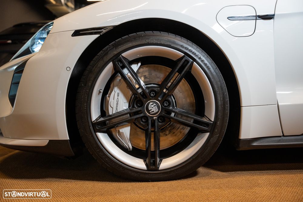 Porsche Taycan Turbo - 8