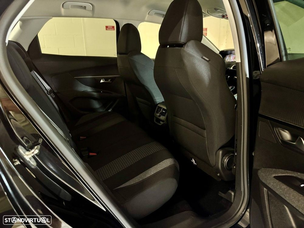 Peugeot 3008 1.2 PureTech Allure EAT8 — fotografia 37