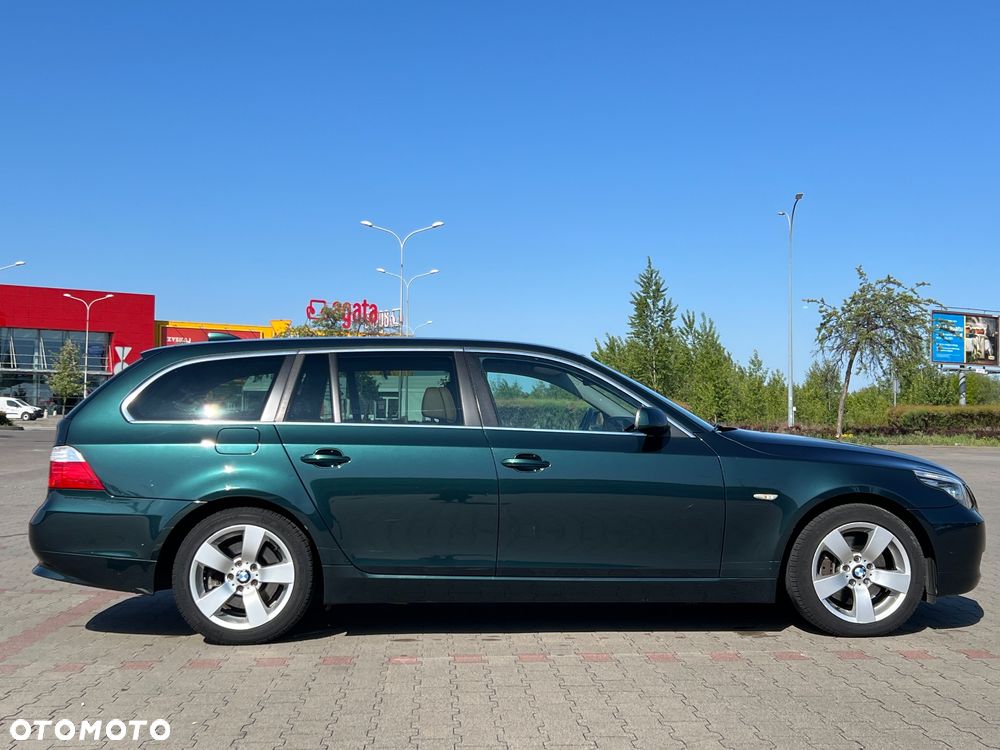 BMW Seria 5 525i xDrive Touring - 9
