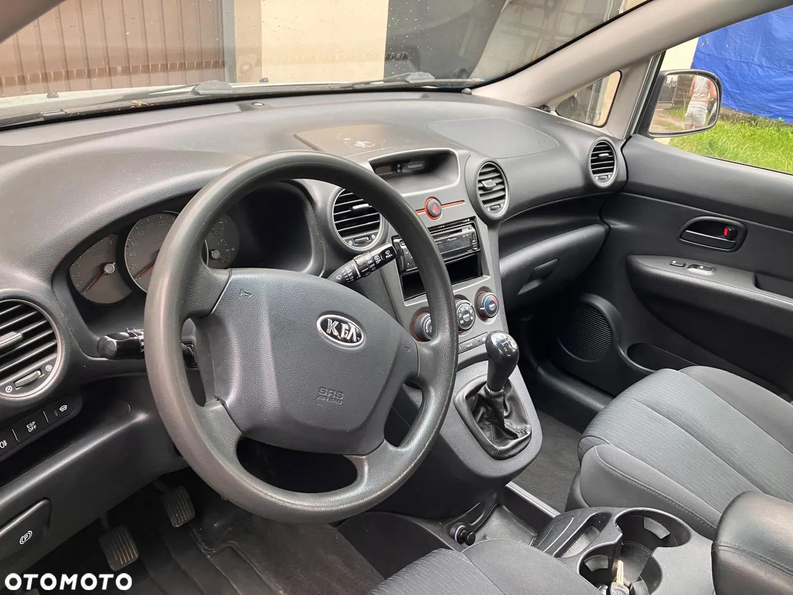 Kia Carens - 1