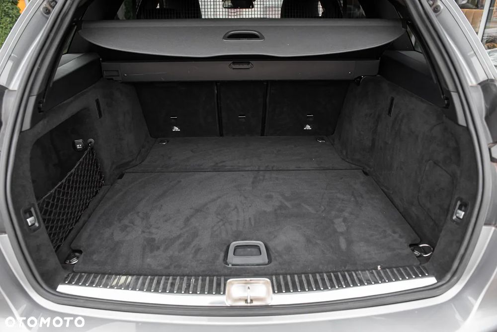 Mercedes-Benz Klasa C 400 4-Matic 9G-TRONIC - 33