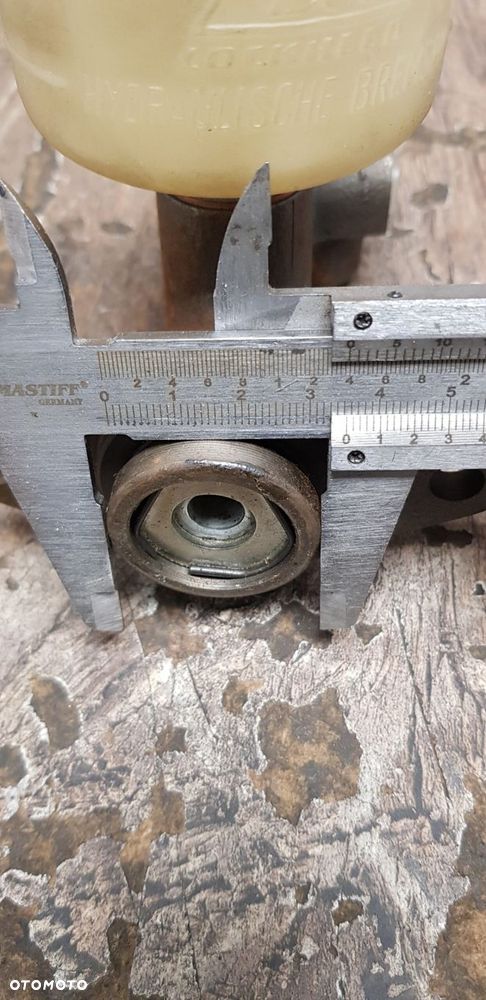 Pompa hamulcowa + zbiorniczek - 12