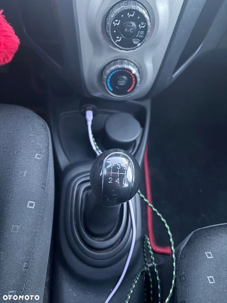 Toyota Yaris - 30