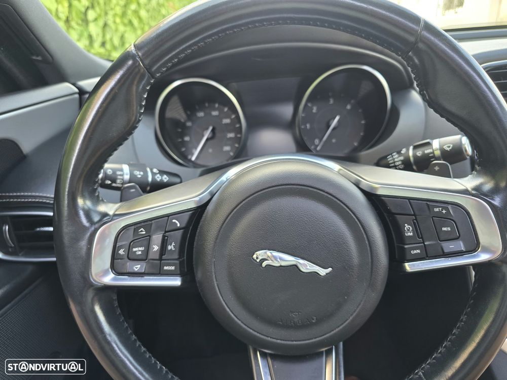 Jaguar XE 2.0 D R-Sport Aut. - 17