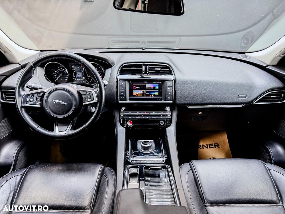 Jaguar F-Pace 25d AWD Aut. Prestige - 16