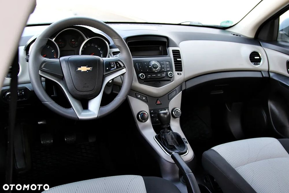 Chevrolet Cruze 1.6 LS+ - 18