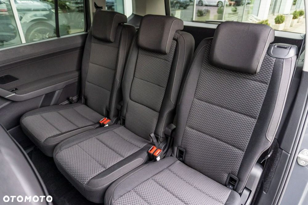 Volkswagen Touran - 16