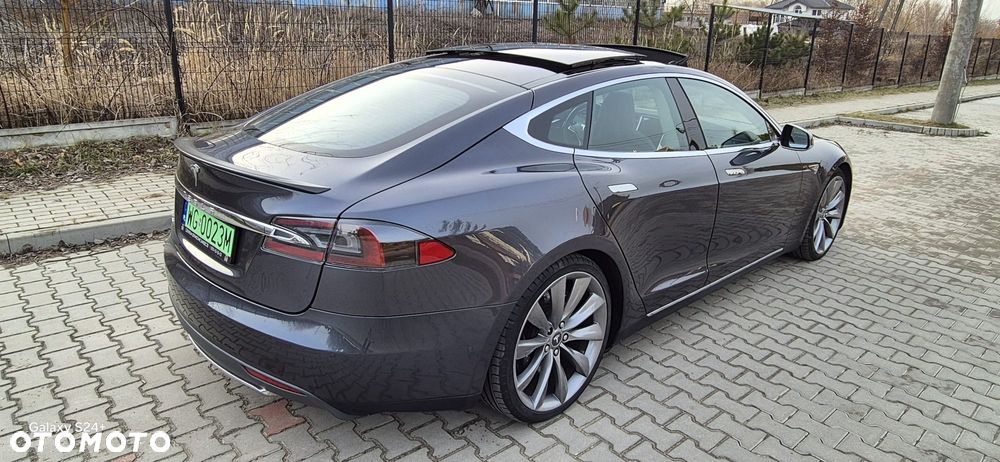 Tesla Model S - 36