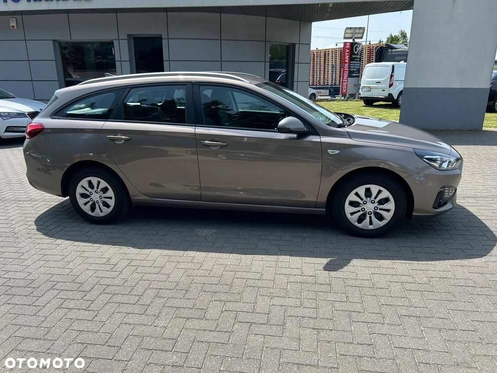 Hyundai i30 1.5 DPI Classic + - 22