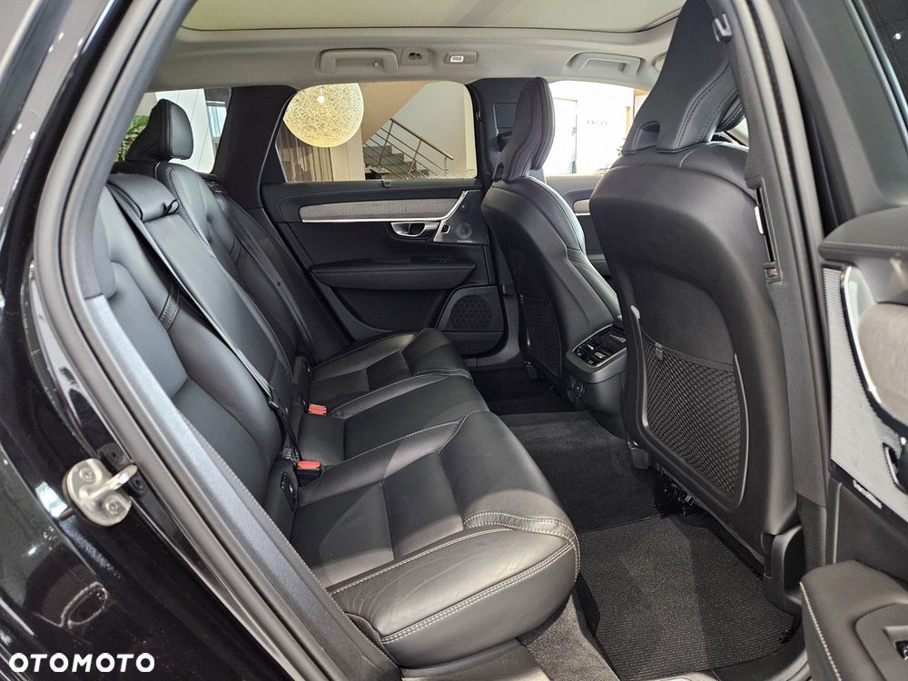 Volvo V90 Cross Country - 19