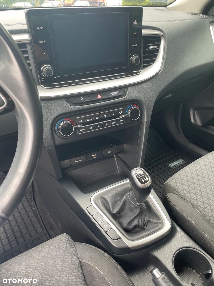 Kia Ceed 1.5 T-GDI M - 17