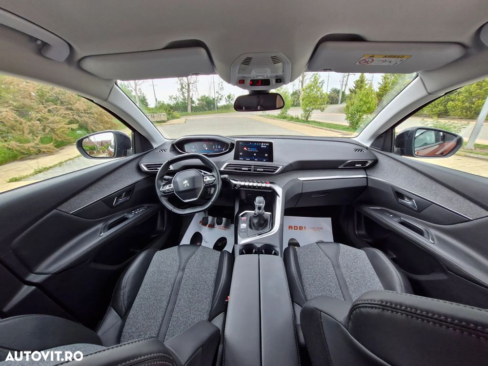 Peugeot 3008 1.2 PureTech Turbo S&S Allure - 15