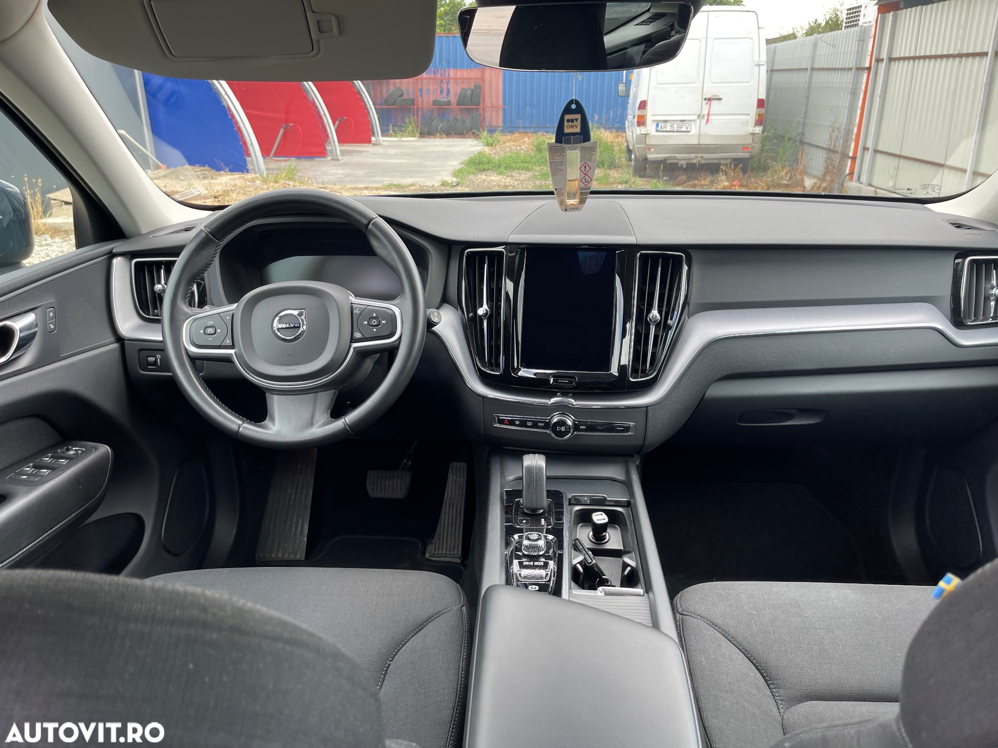 Volvo XC 60 B4 MHEV AT8 AWD Momentum Pro - 12