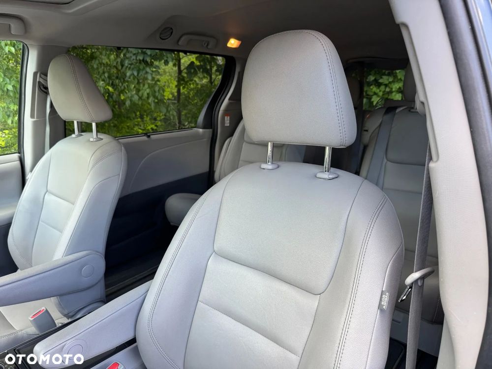 Toyota Sienna 3.5 V6 XLE AWD - 14