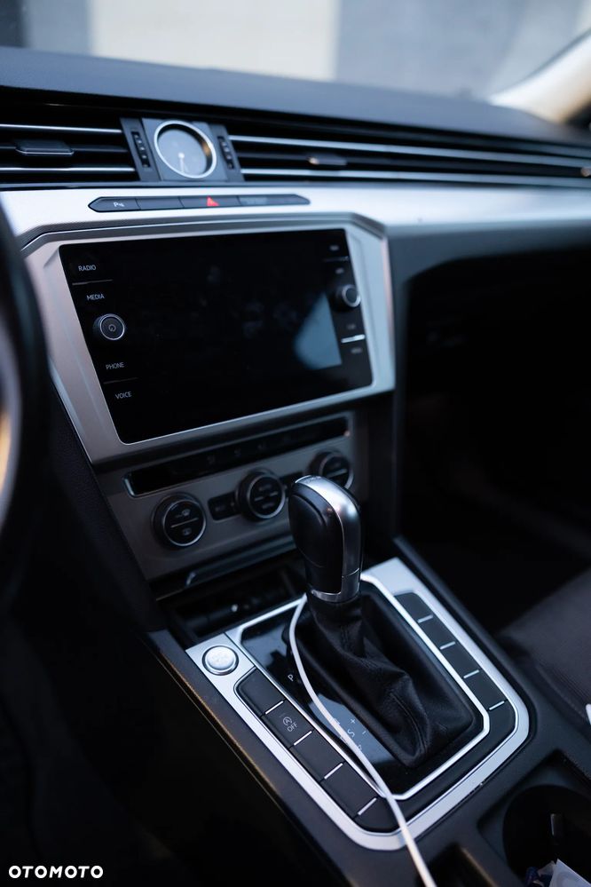 Volkswagen Passat - 18