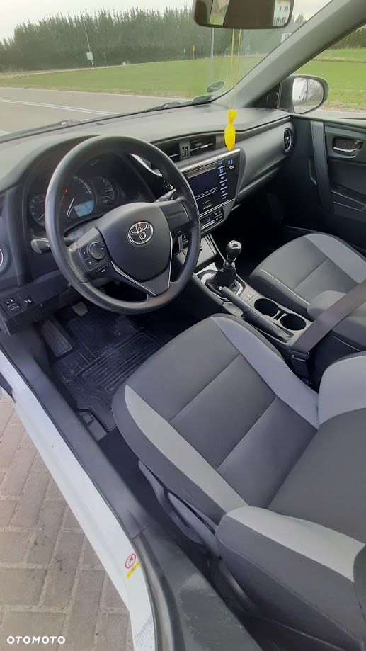 Toyota Auris - 10
