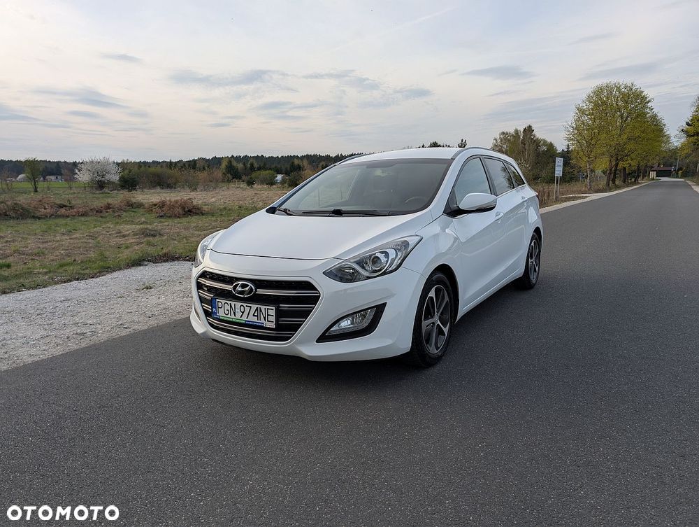 Hyundai i30 blue Kombi 1.4 YES Gold - 2