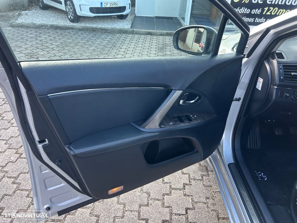 Toyota Avensis SD 2.0 D-4D Luxury+Navi - 13