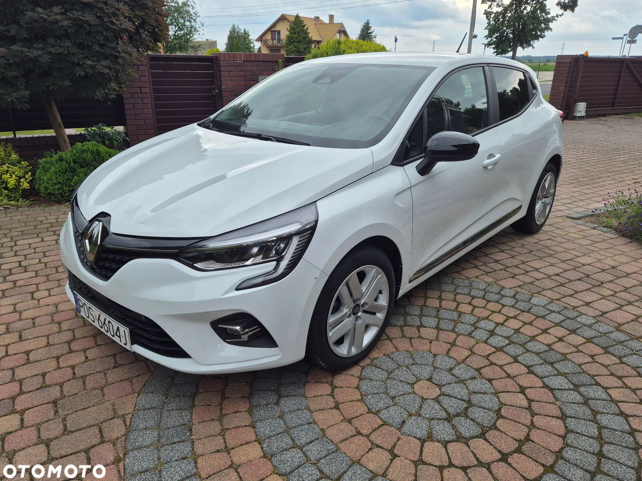 Renault Clio 1.0 TCe Intens - 1