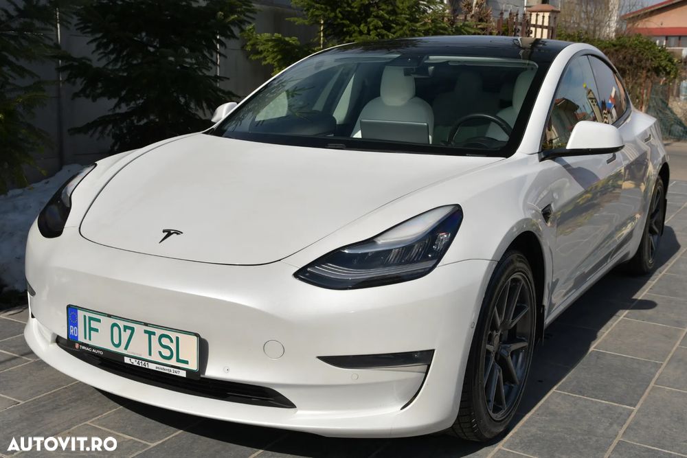 Tesla Model 3 - 1