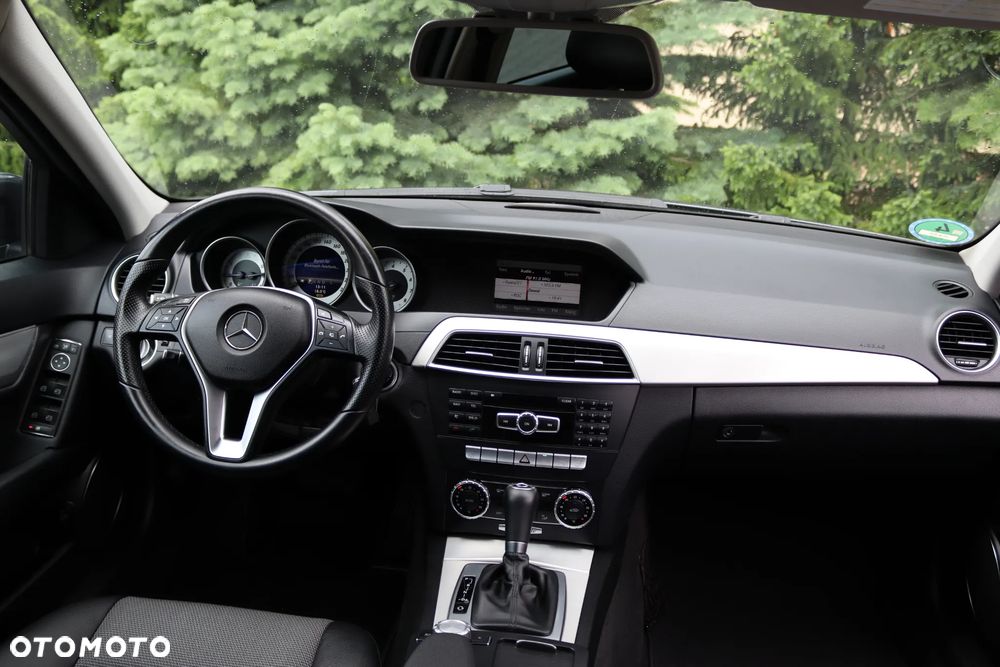 Mercedes-Benz Klasa C 180 BlueEFFICIENCY 7G-TRONIC Avantgarde - 21