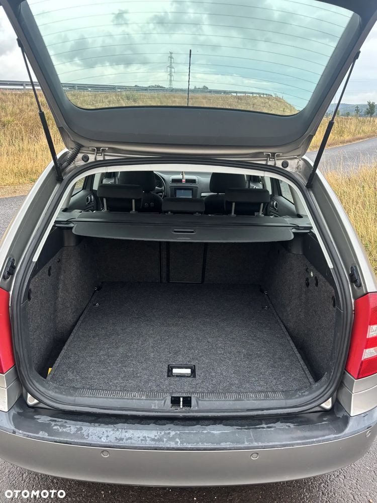 Skoda Octavia 1.6 FSI Ambiente - 9