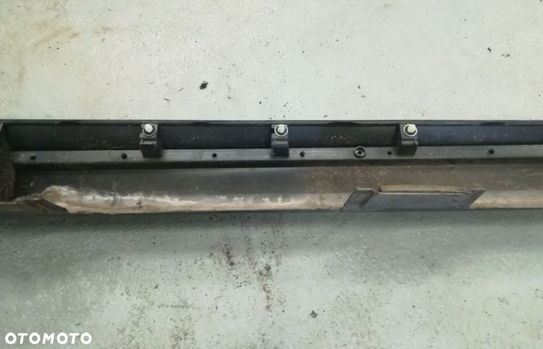 LEXUS IS 250 LISTWA PROGOWA PRAWA LAKIER 202 - 9
