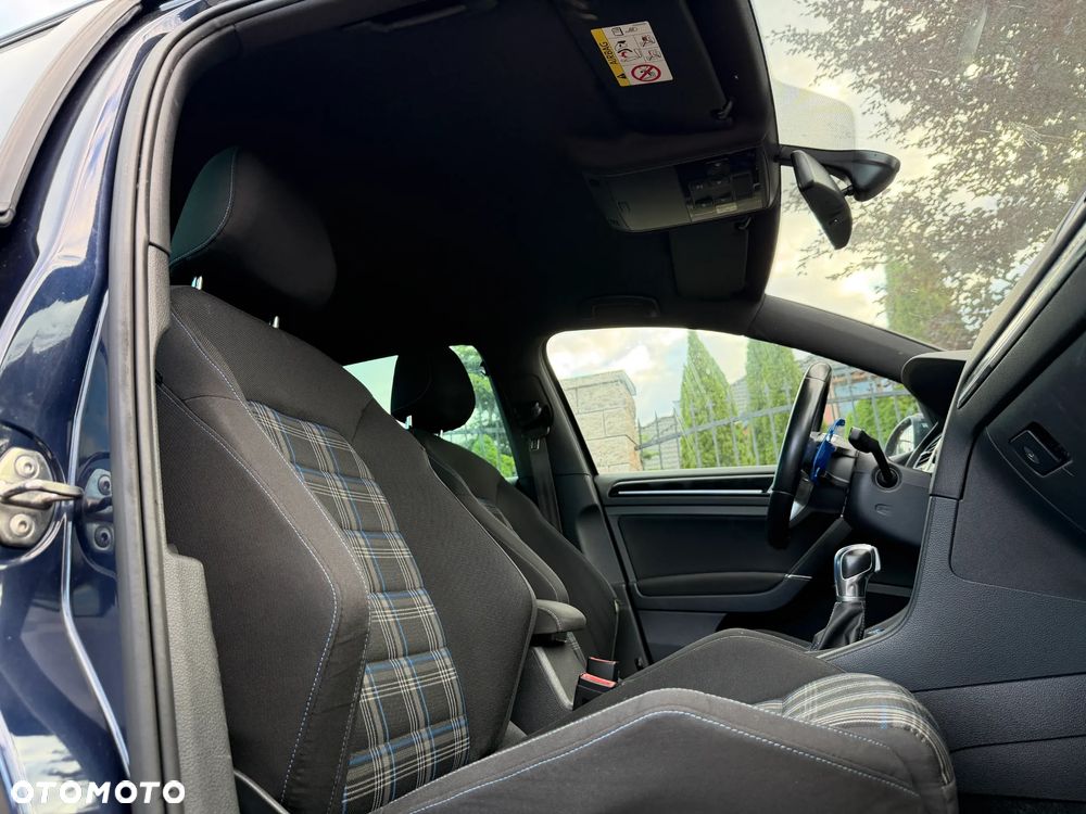 Volkswagen Golf - 4