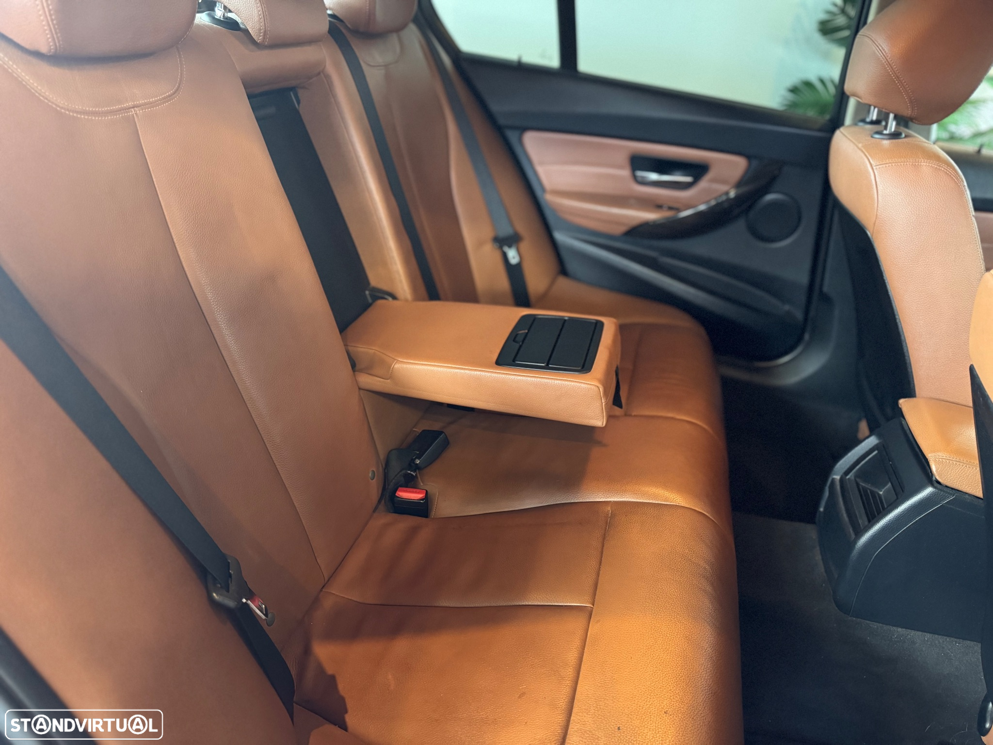 BMW 320 d EfficientDynamics Line Luxury - 36