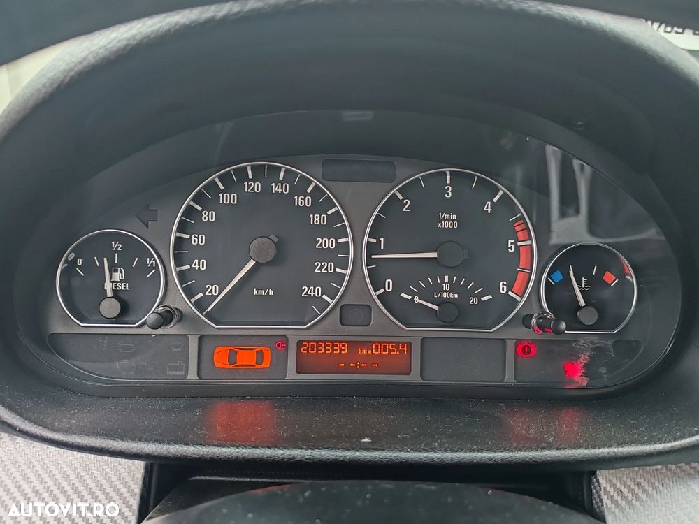 BMW Seria 3 320d - 23