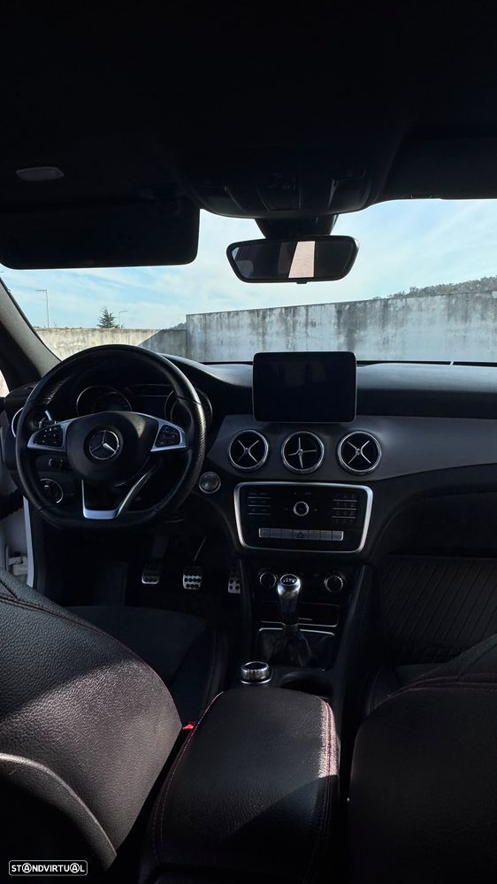 Mercedes-Benz CLA 180 AMG Line - 14