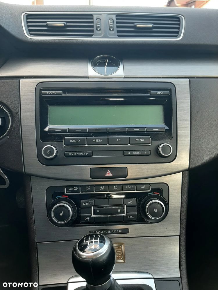 Volkswagen Passat 1.6 TDI DPF BlueMot Comfortline - 6