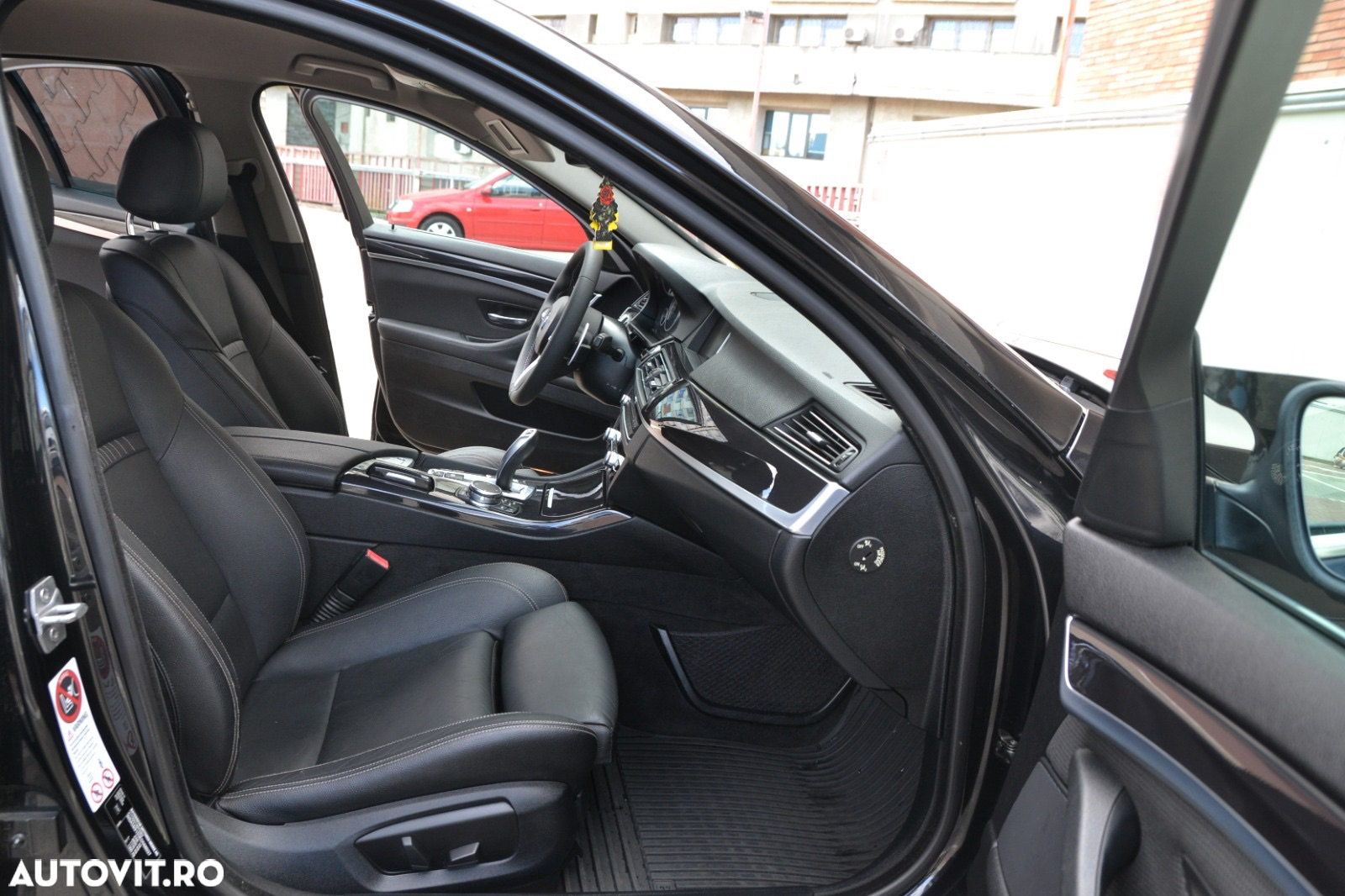 BMW Seria 5 520d xDrive - 15