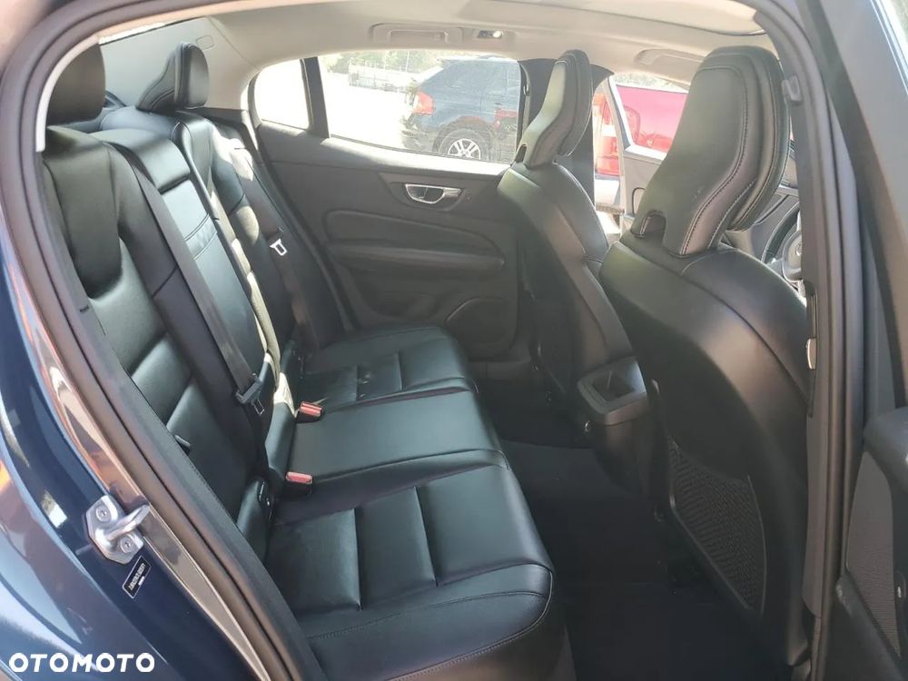 Volvo S60 T6 AWD Momentum Pro - 9