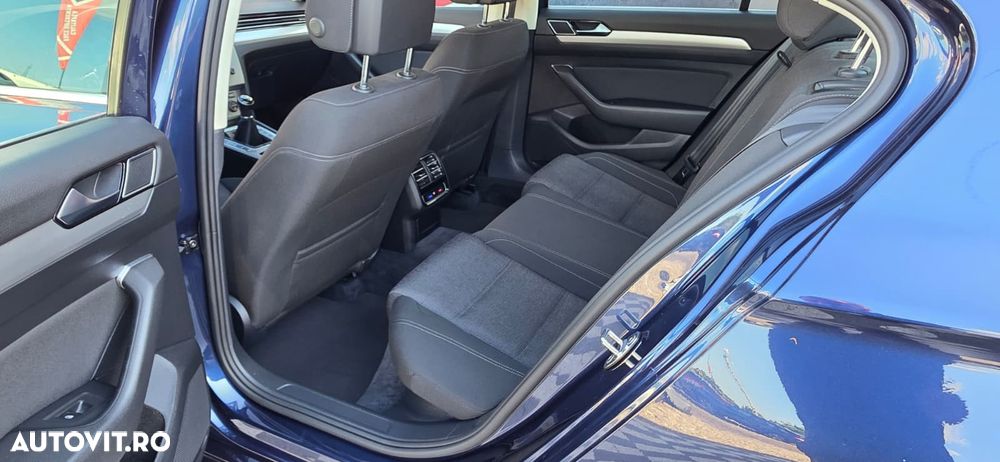 Volkswagen Passat - 11