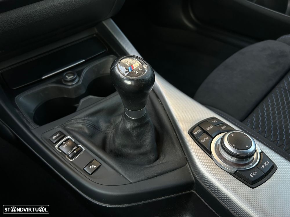 BMW 118 d Pack M - 19