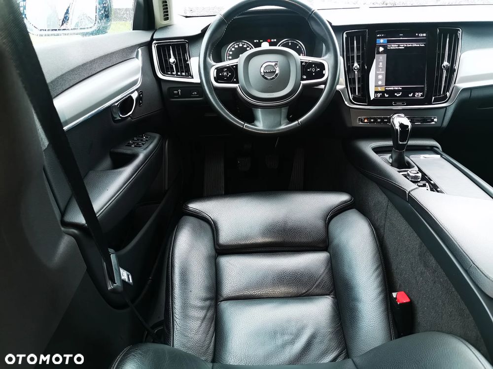 Volvo V90 D3 Momentum Pro - 4