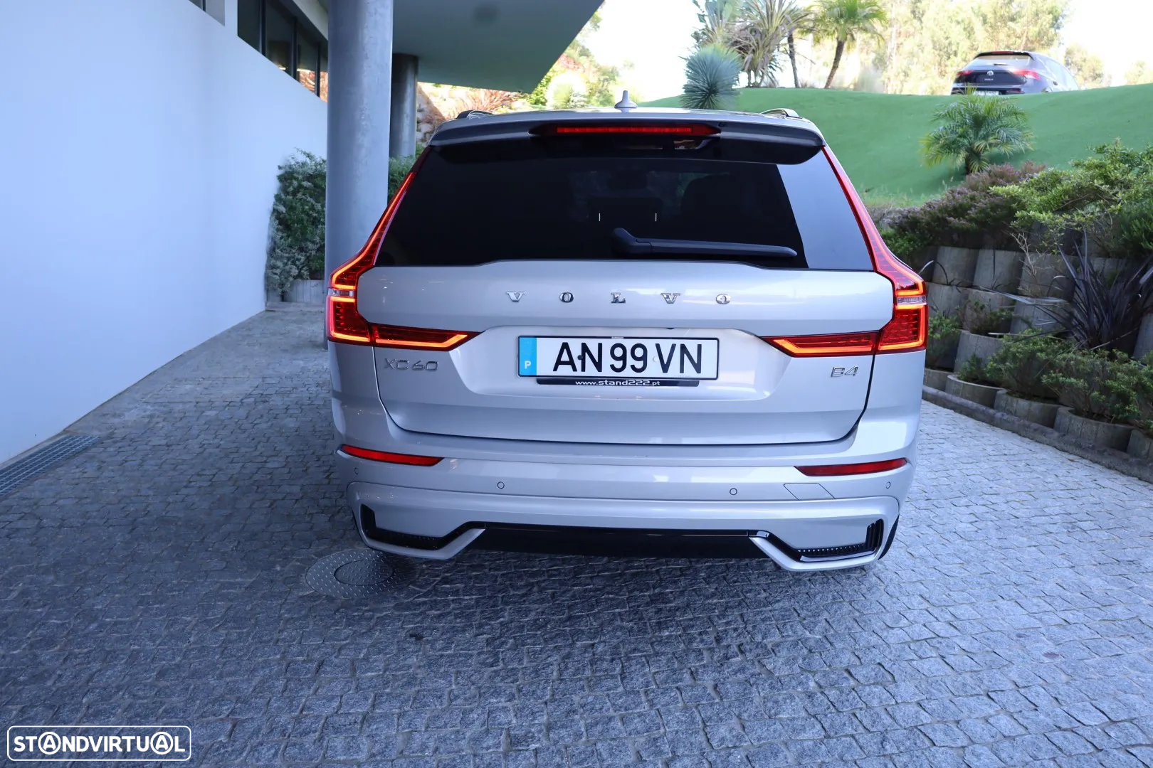 Volvo XC 60 2.0 B4 Plus Dark - 12