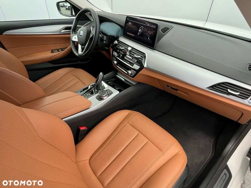 BMW Seria 5 520d xDrive - 17