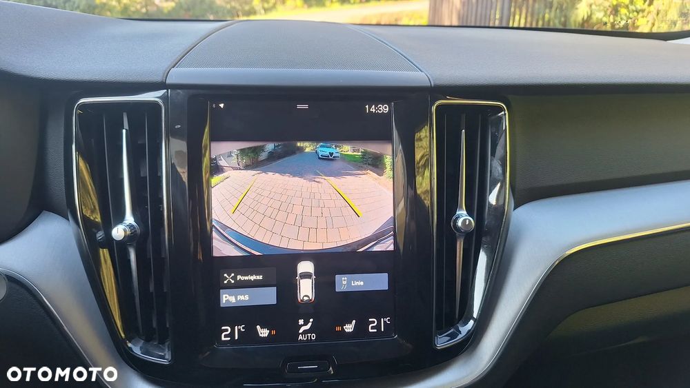 Volvo XC 60 B4 D AWD Geartronic Momentum Pro - 28