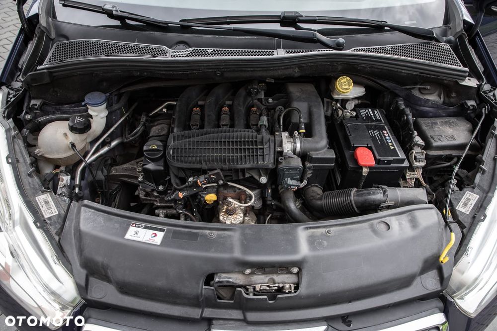 Peugeot 208 - 33